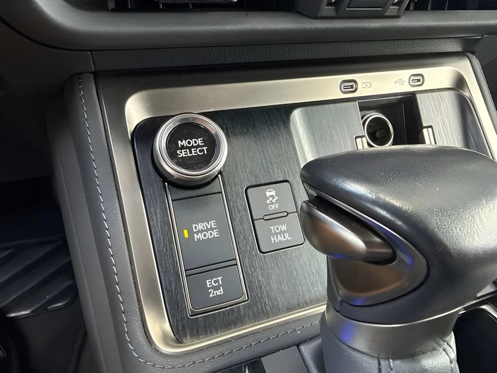 Used 2024  Lexus GX 550 Luxury image 25