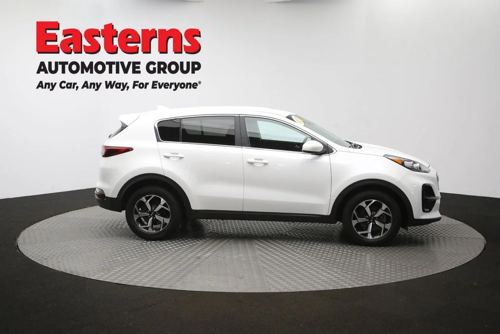 Used 2022 White Kia LX image 39