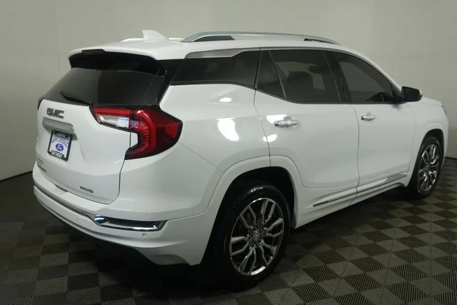 Used 2022 Summit White GMC Denali image 3