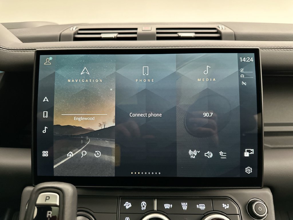 Used 2026  Land Rover X-Dynamic SE image 27