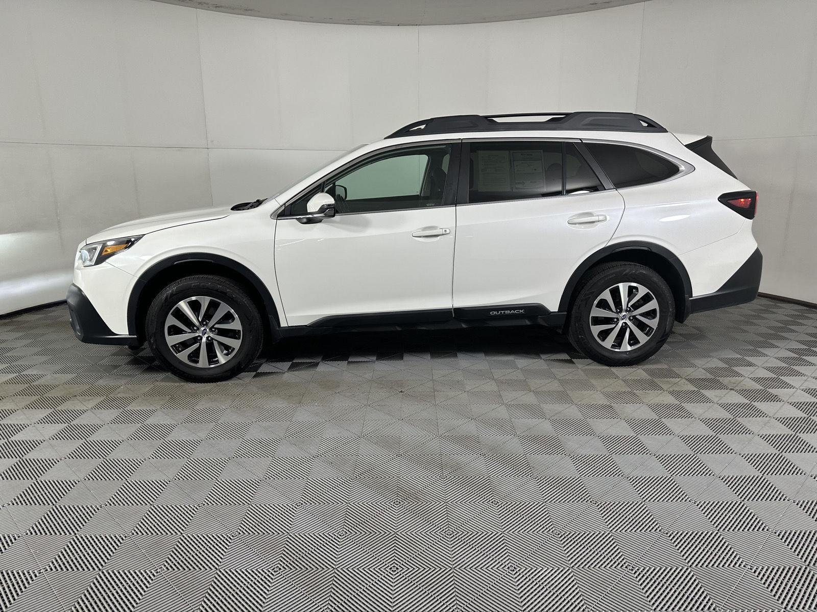 Used 2021  Subaru  image 17