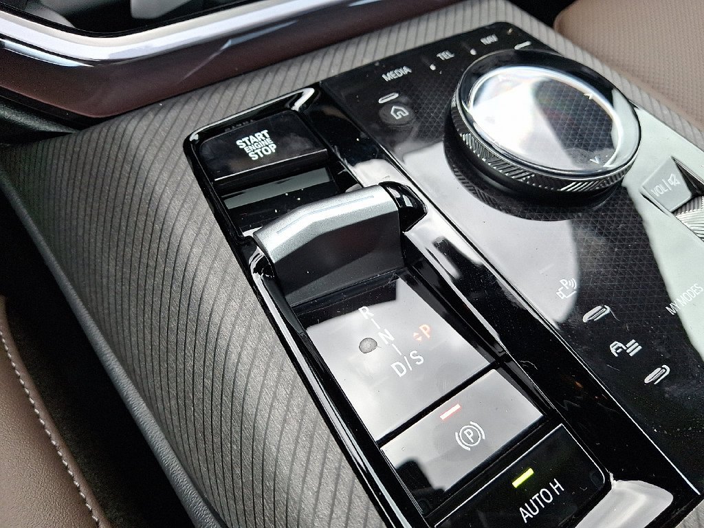 New 2026 Mineral White Metallic BMW 30 xDrive image 7