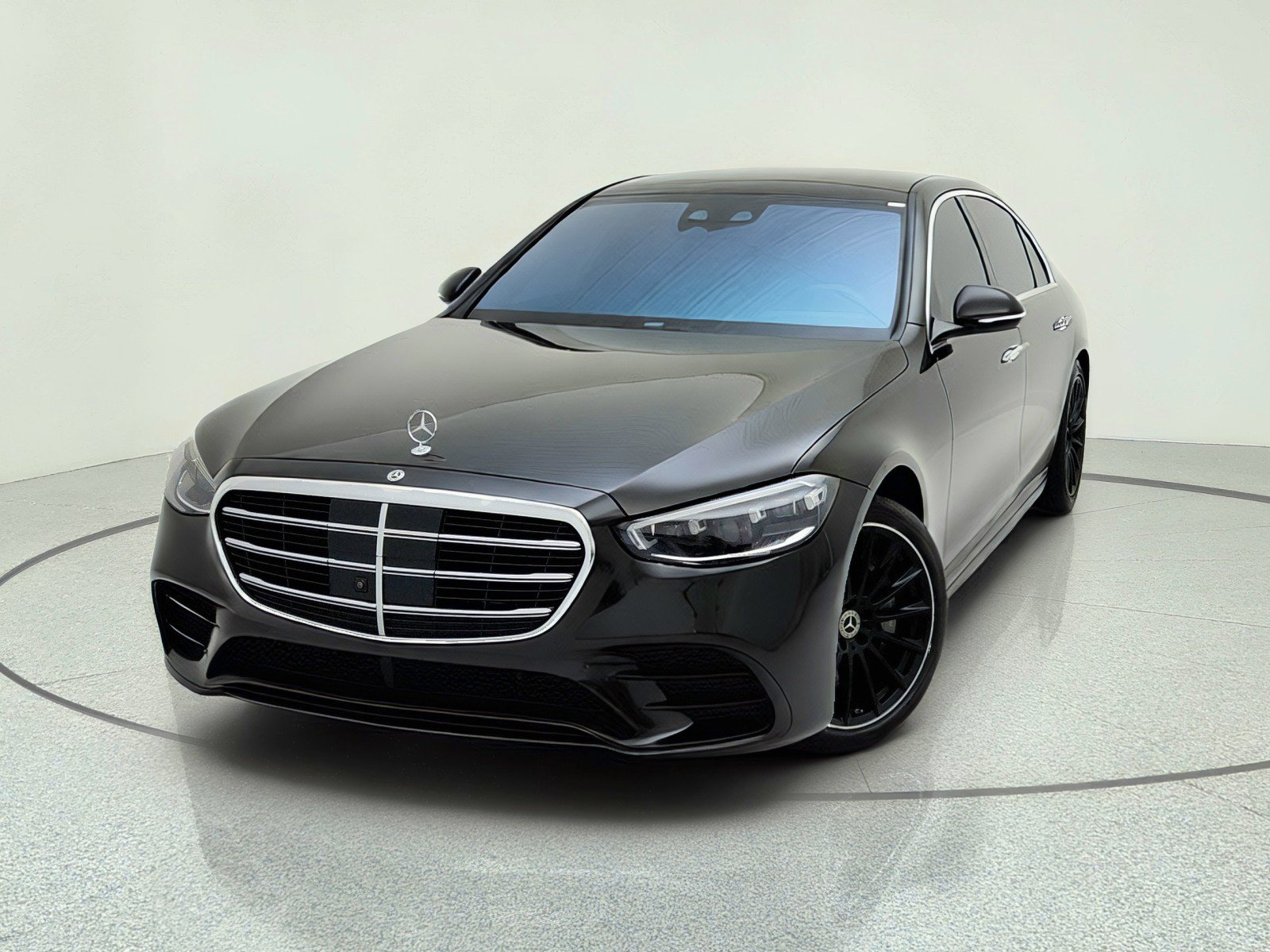 Certified Used 2022 Black Mercedes-Benz S 580 image 3