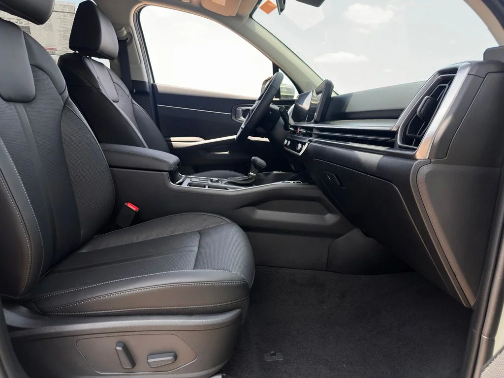 New 2026 White Kia EX image 16