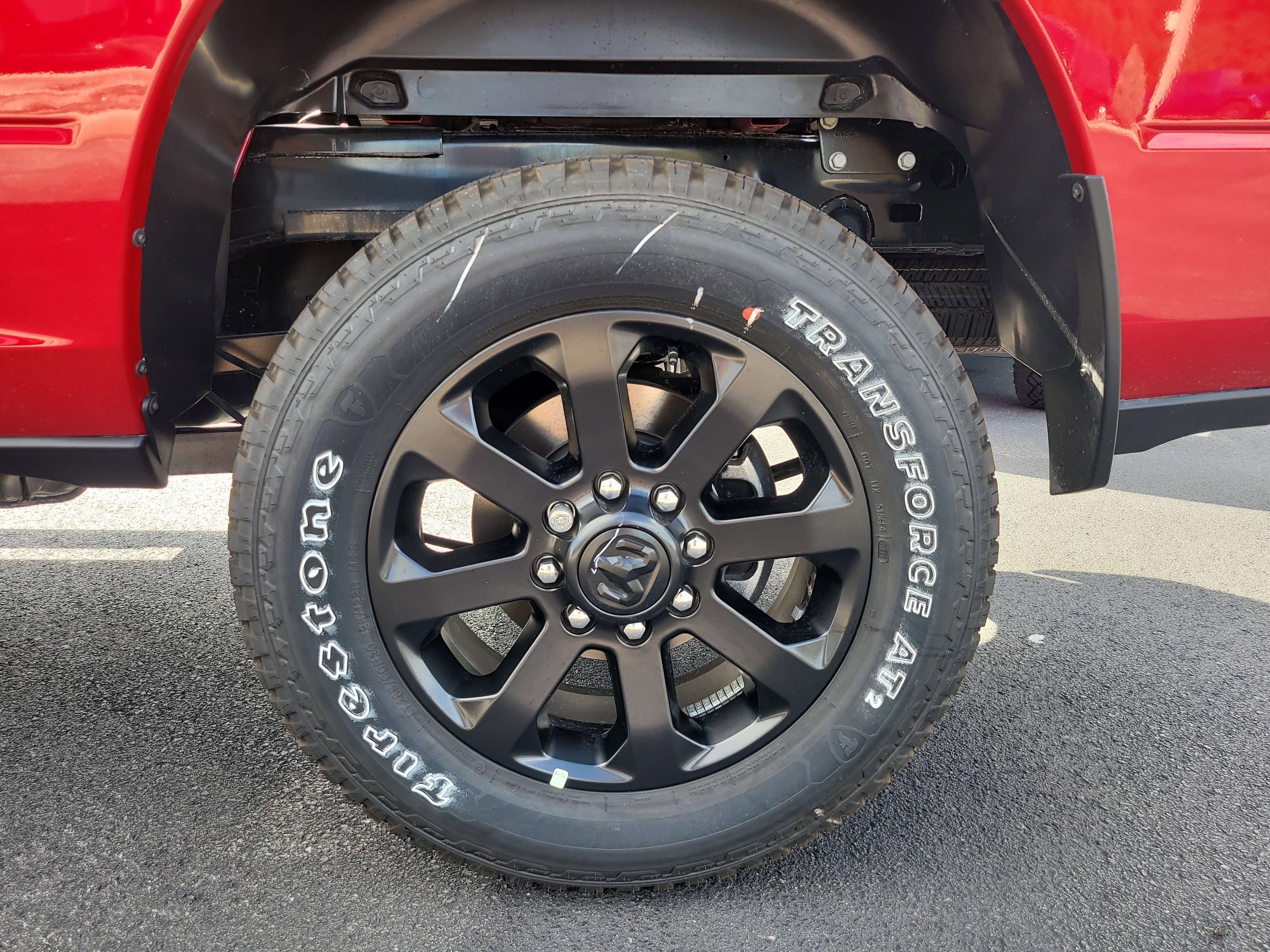 New 2026 Molten Red Pearl-Coat Exterior Paint RAM Black Express image 9