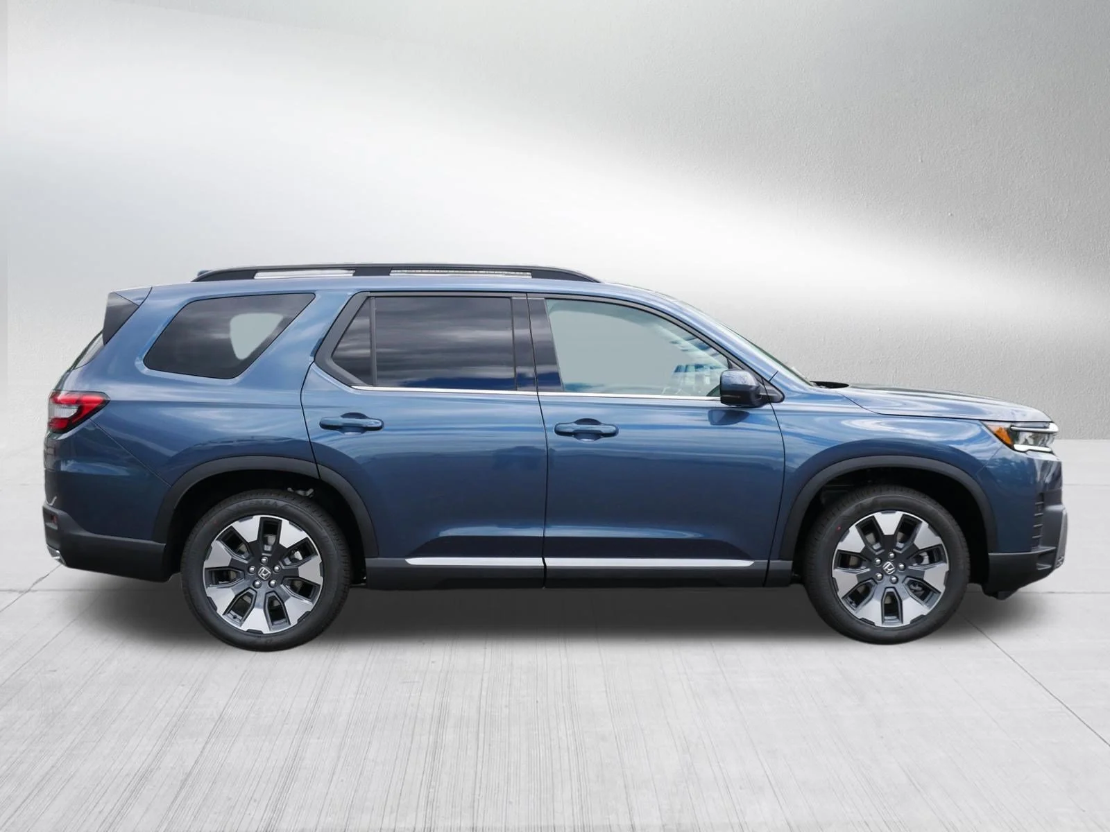 New 2026 Smoke Blue Pearl Honda Touring image 8