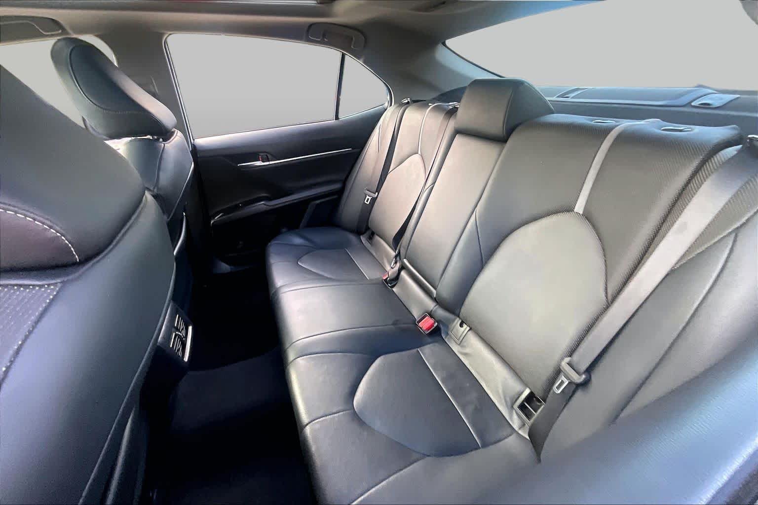 Used 2020 Wind Chill Pearl/Midnight Black Metallic Toyota XSE V6 image 18