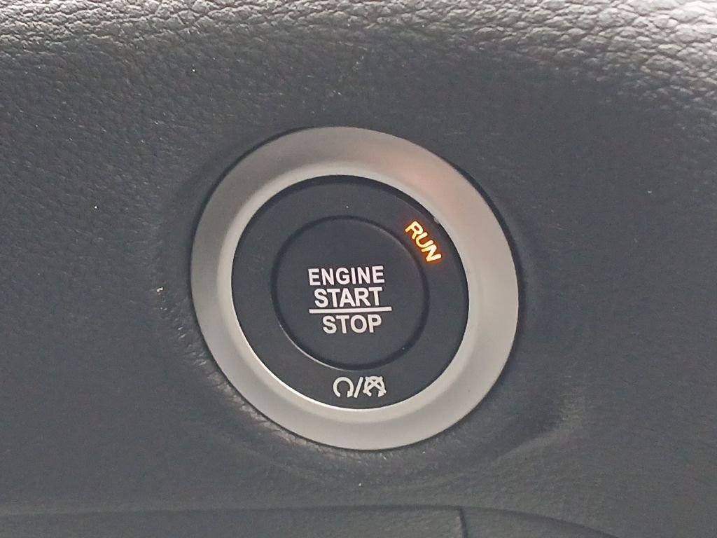 Used 2024 White Chrysler Select image 29