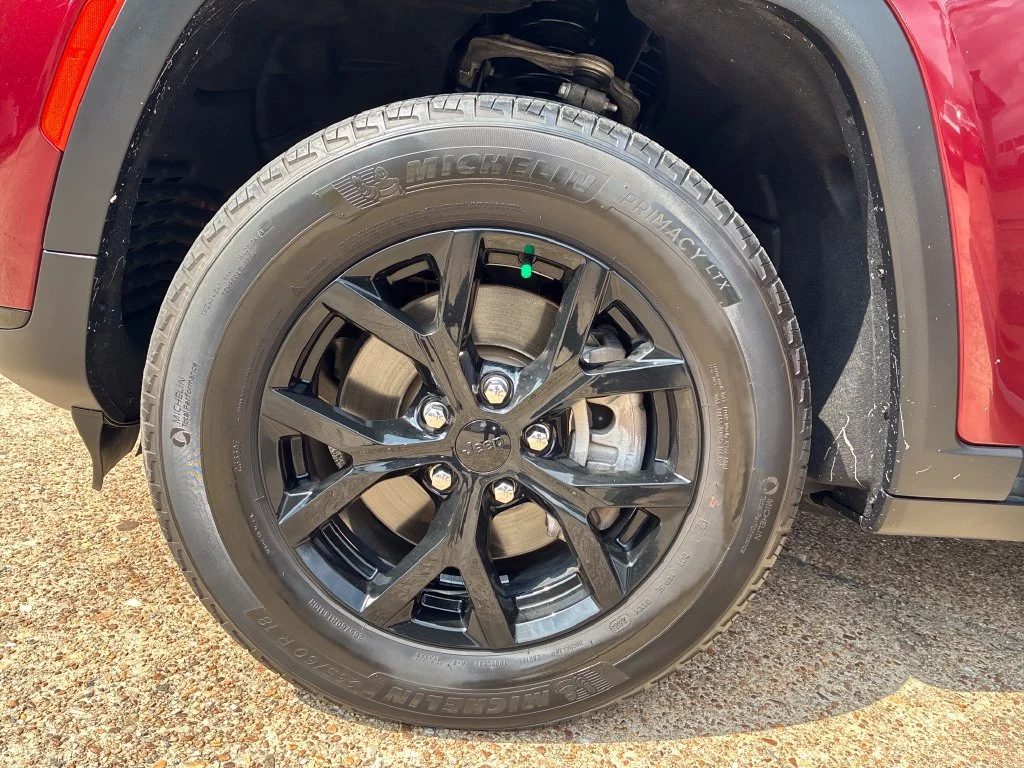 Used 2024 Red Jeep Altitude image 18