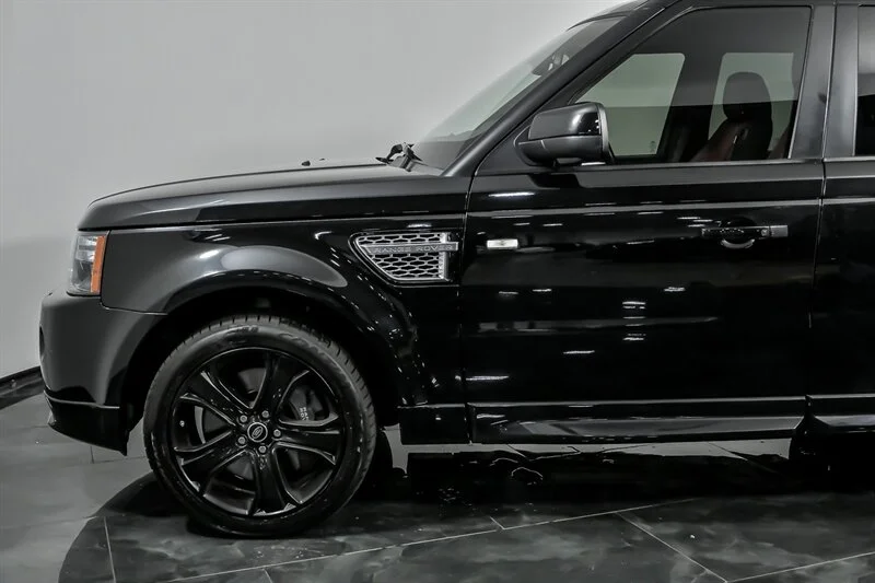 Used 2013 Santorini Black Metallic Land Rover Autobiography image 6