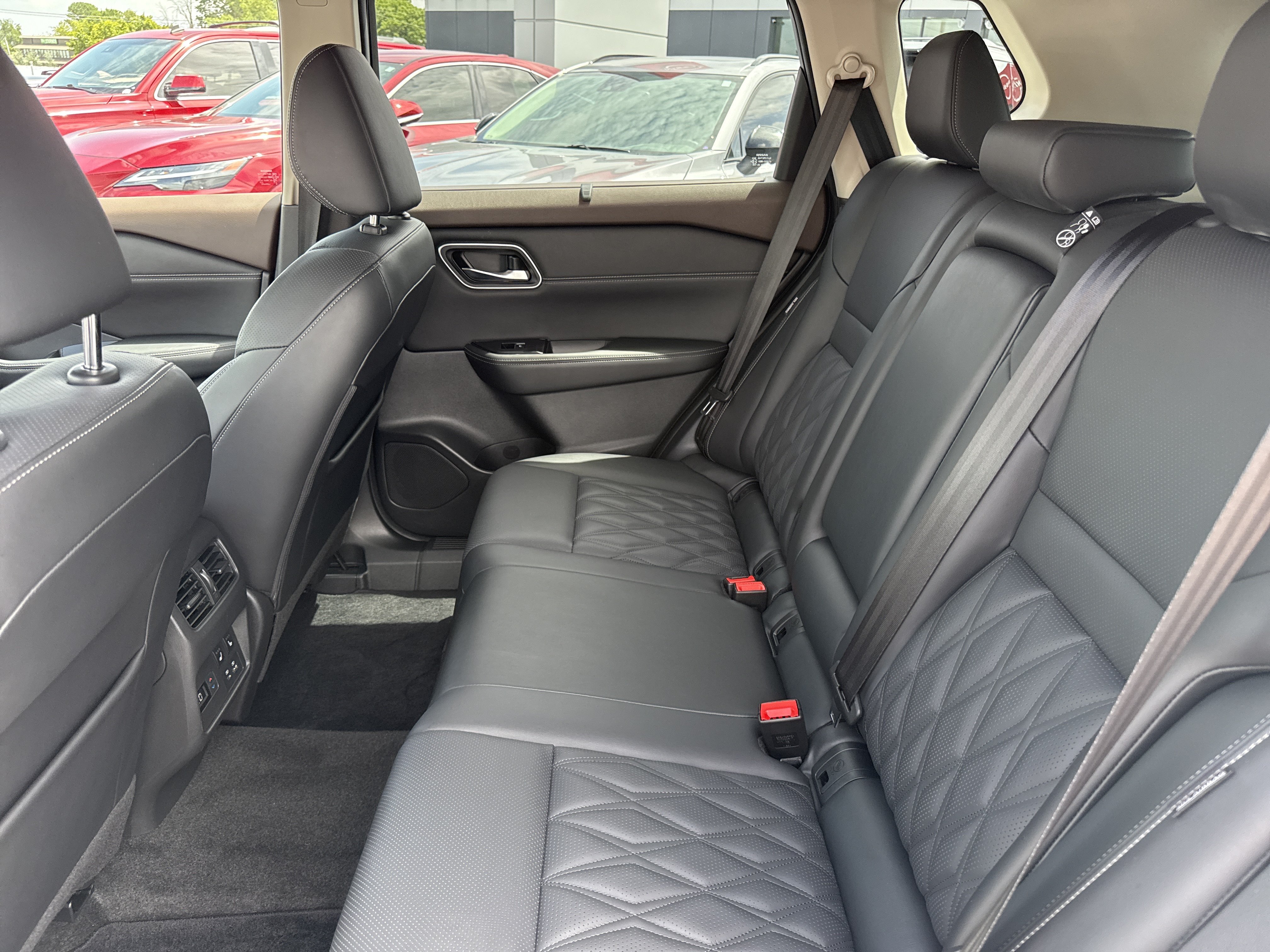 Certified Used 2022 Pearl White Tricoat/Super Black Nissan Platinum AWD image 6