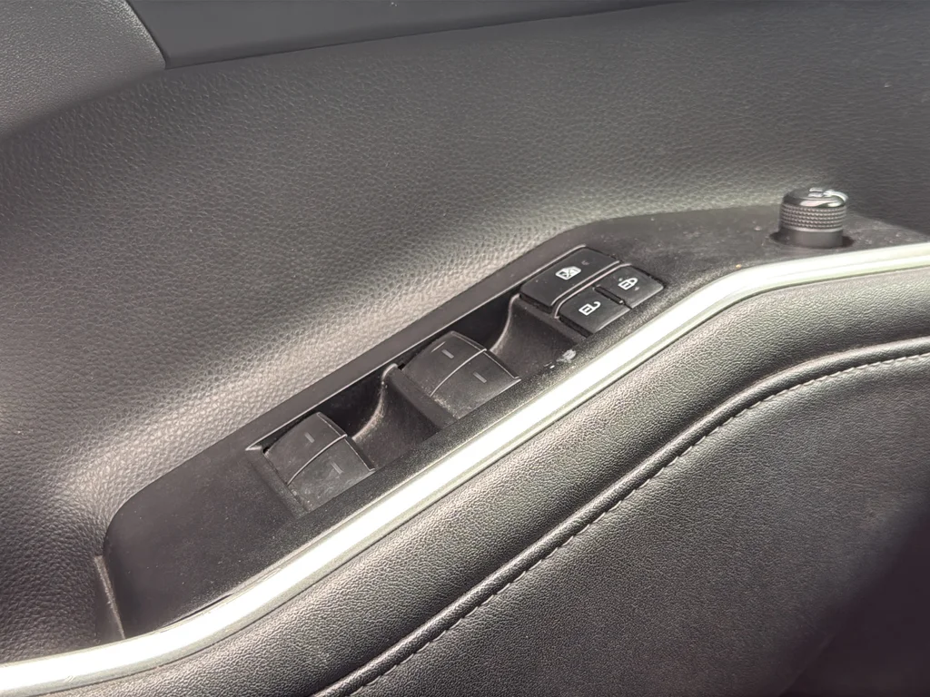 Used 2021  Toyota XLE image 26