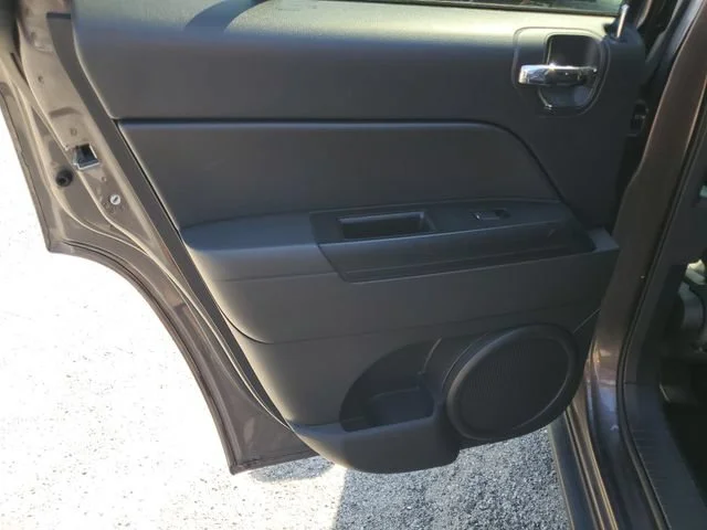 Used 2014 Granite Crystal Jeep Sport image 21