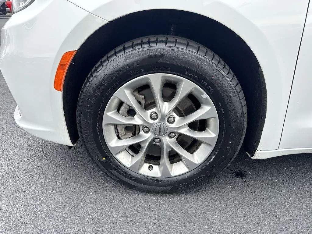 Used 2024 White Chrysler Touring L image 10