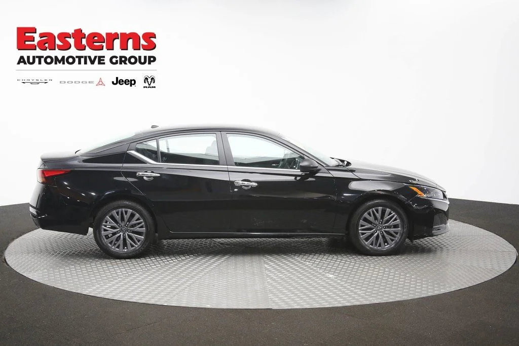Used 2025 Black Nissan 2.5 SV image 44