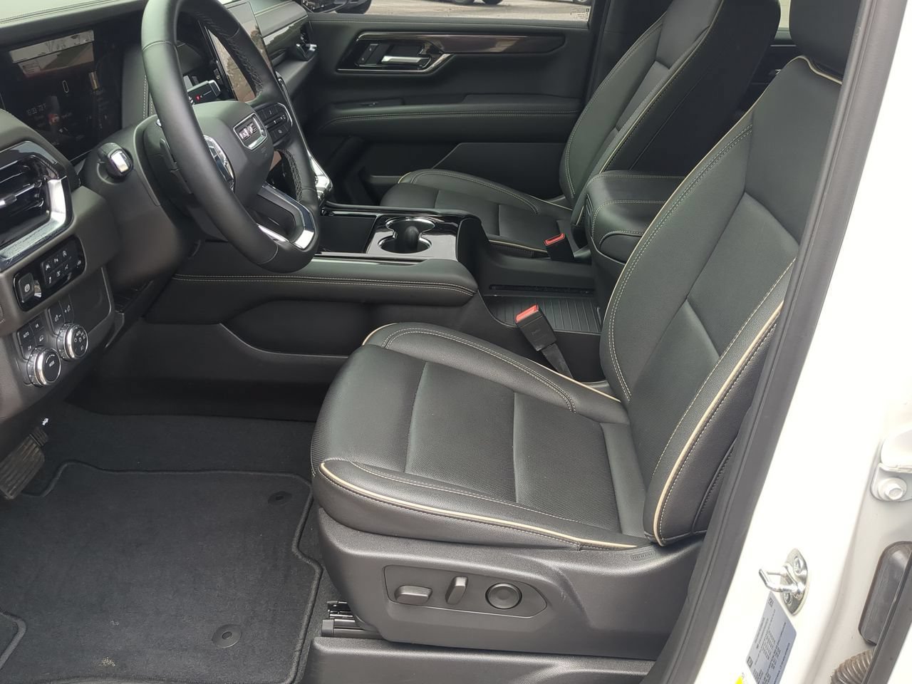 Used 2025 Summit White GMC Elevation image 20
