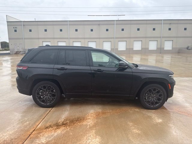 Used 2025 Black Jeep Summit image 4