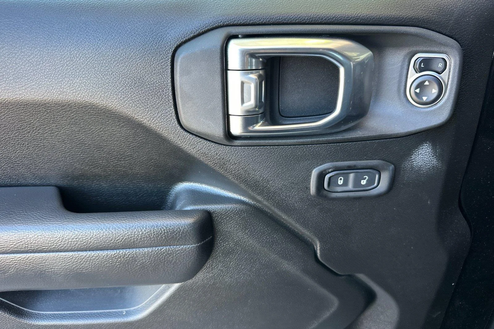 Used 2025 Black Clearcoat Jeep Sport S image 11