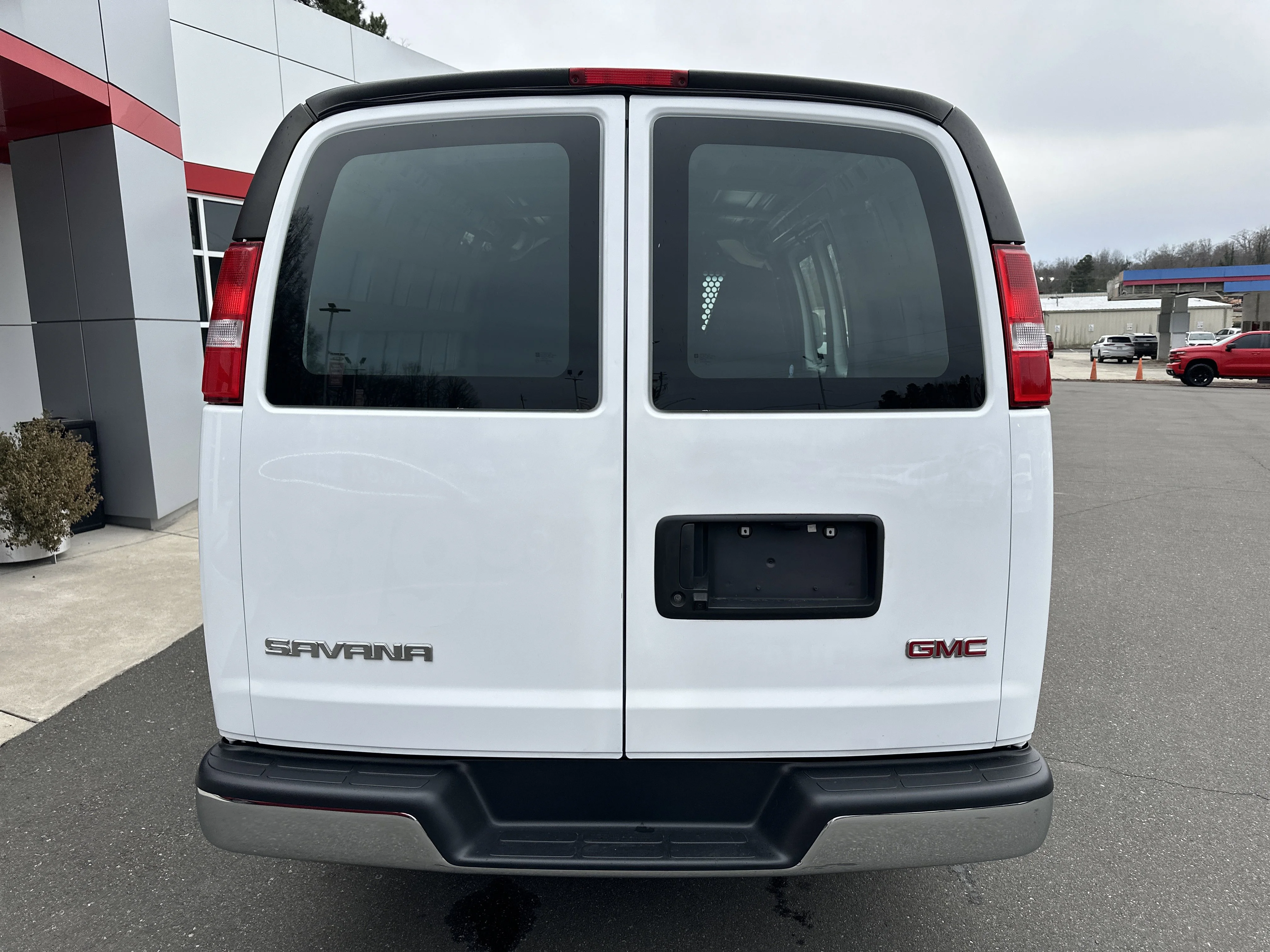 2023 GMC Savana Cargo Work Van - Photo 7