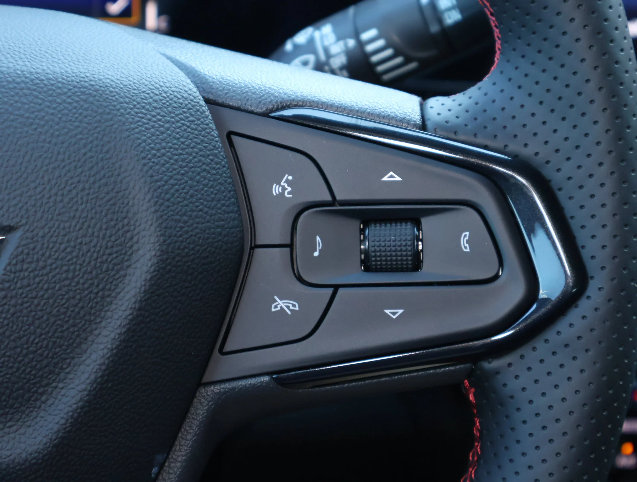 2026 Chevrolet Trax RS - Photo 14