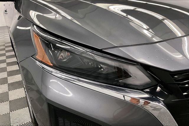 Used 2024 Gun Metallic Nissan Platinum image 34