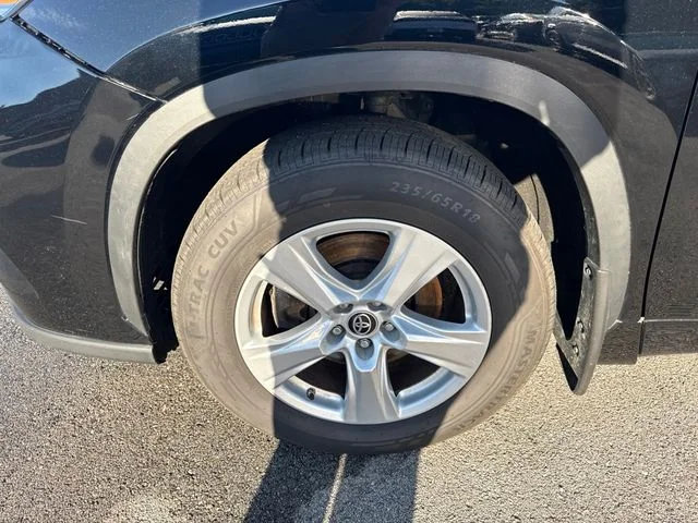 2023 Toyota Highlander LE - Photo 9