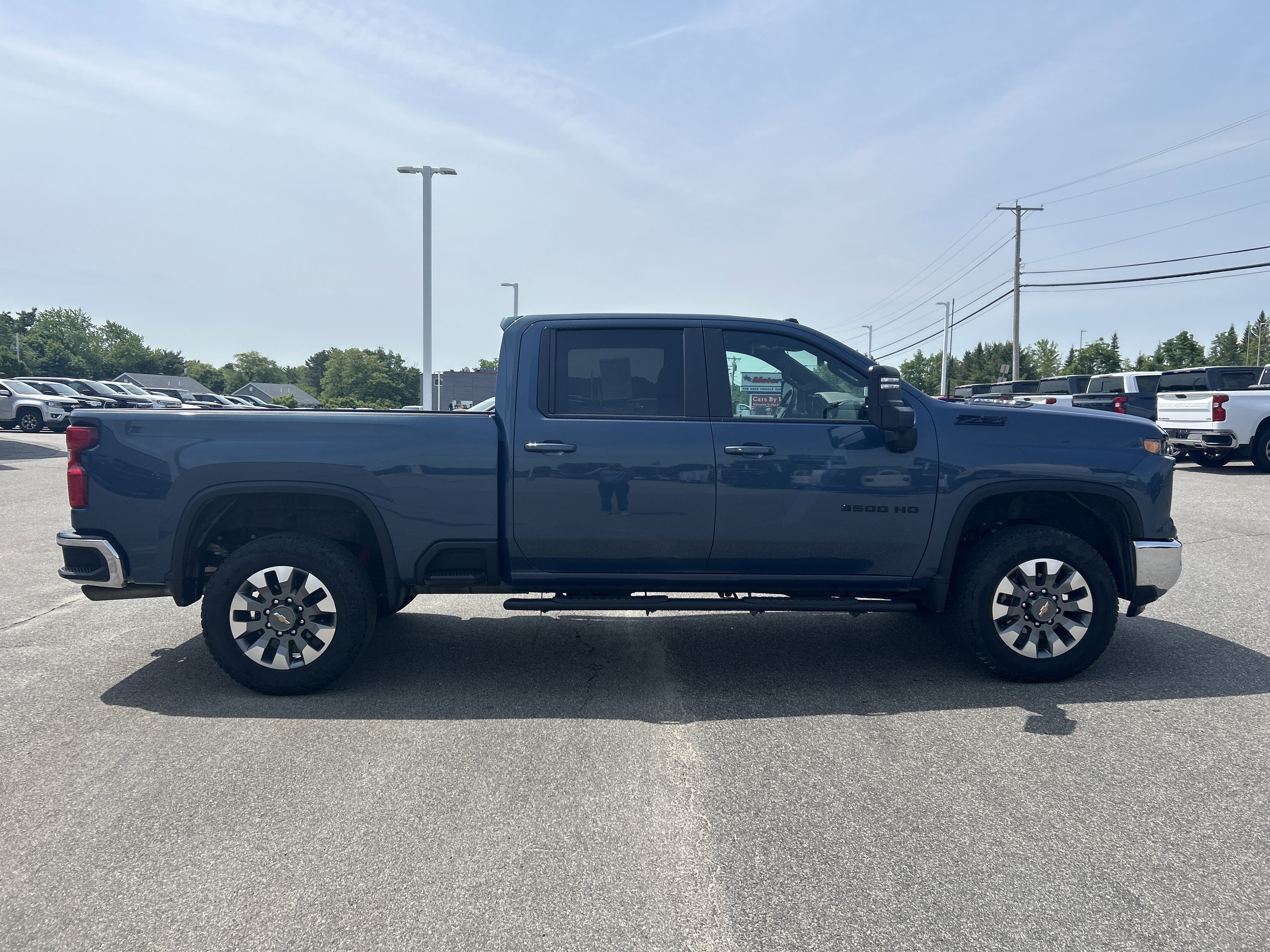 Used 2025 Lakeshore Blue Metallic Chevrolet LT image 7
