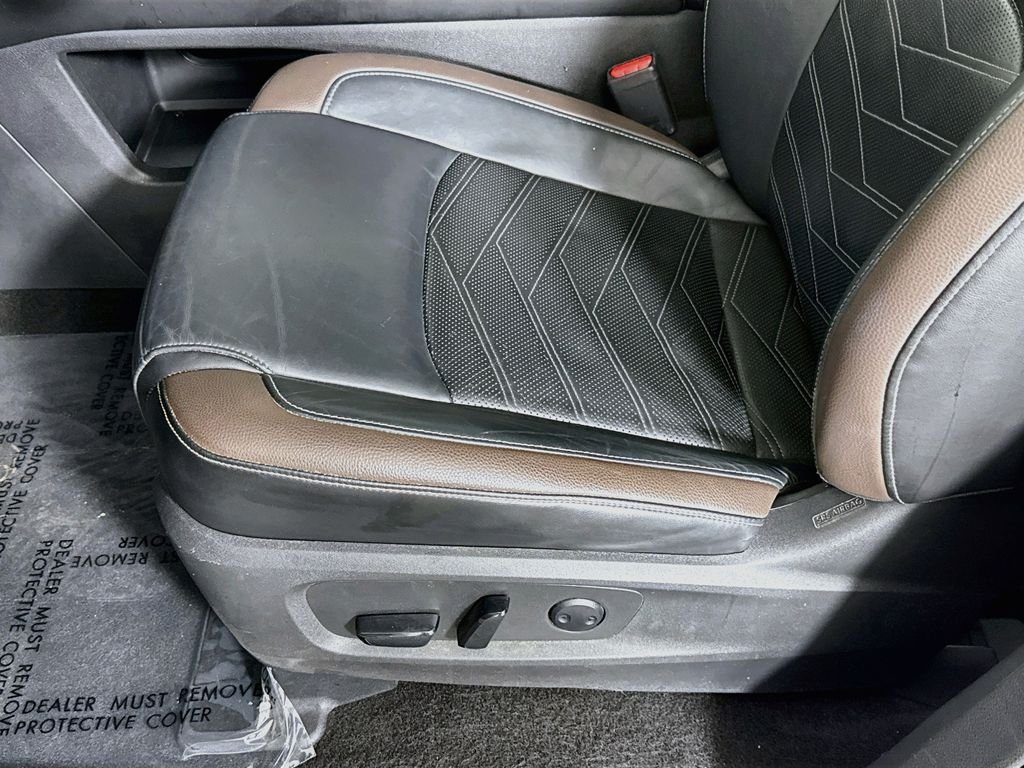 Used 2022 White Nissan Platinum image 19