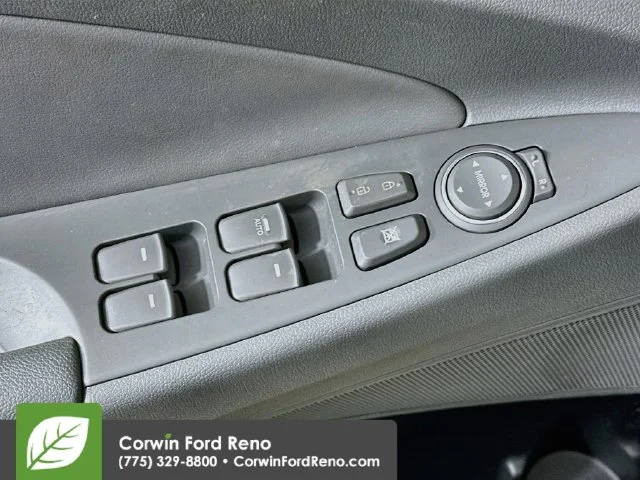 Used 2013 Radiant Silver Metallic Hyundai GLS image 19