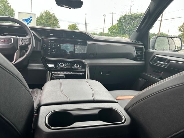 Used 2025 White GMC AT4 image 22