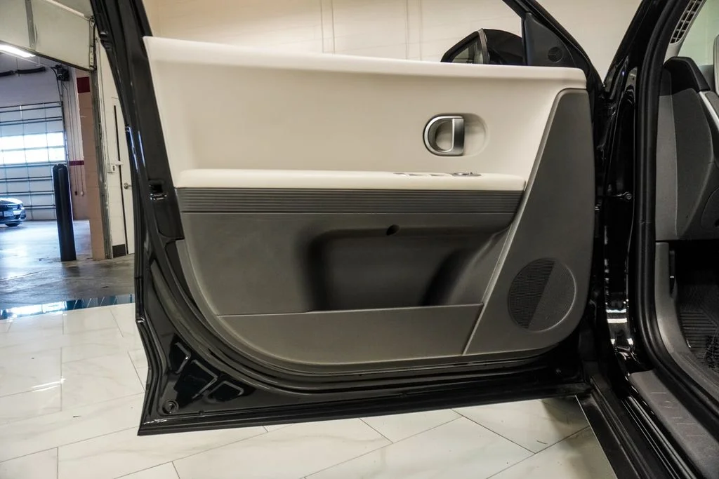 Used 2023 Black Hyundai SE image 20