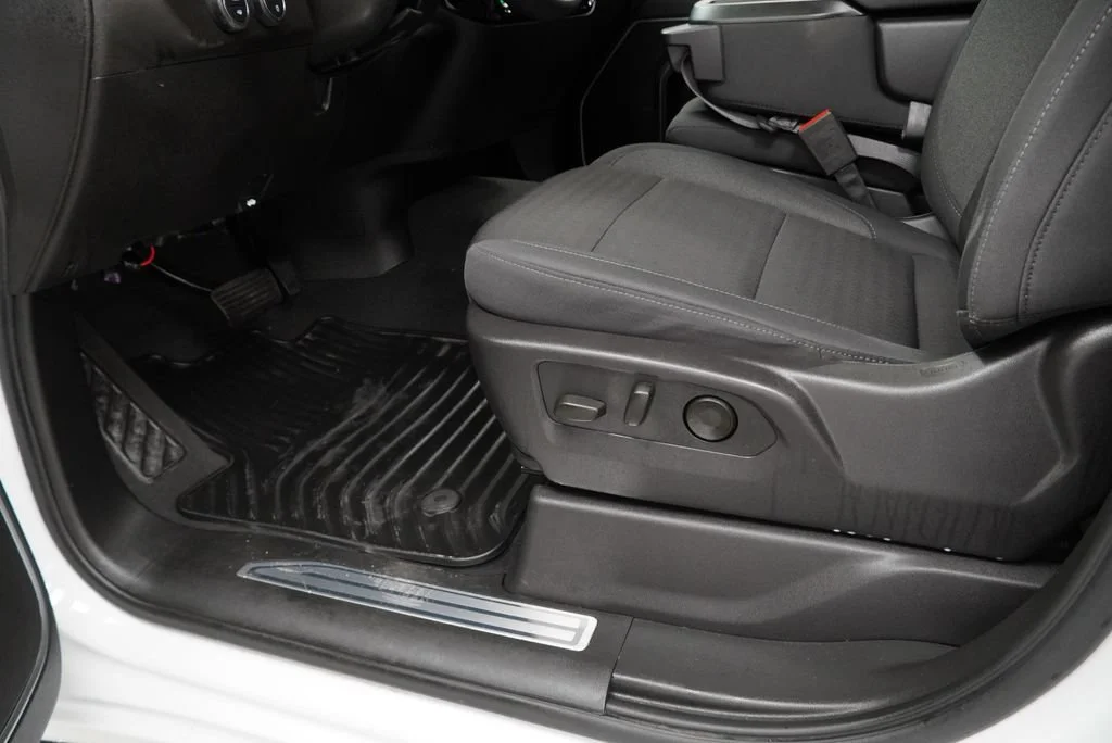 Used 2024 Summit White Chevrolet LT (2FL) image 24