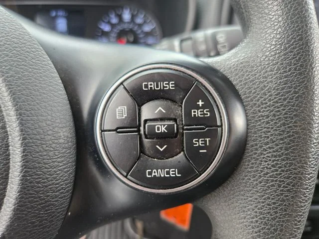Used 2022 White Kia LX image 33