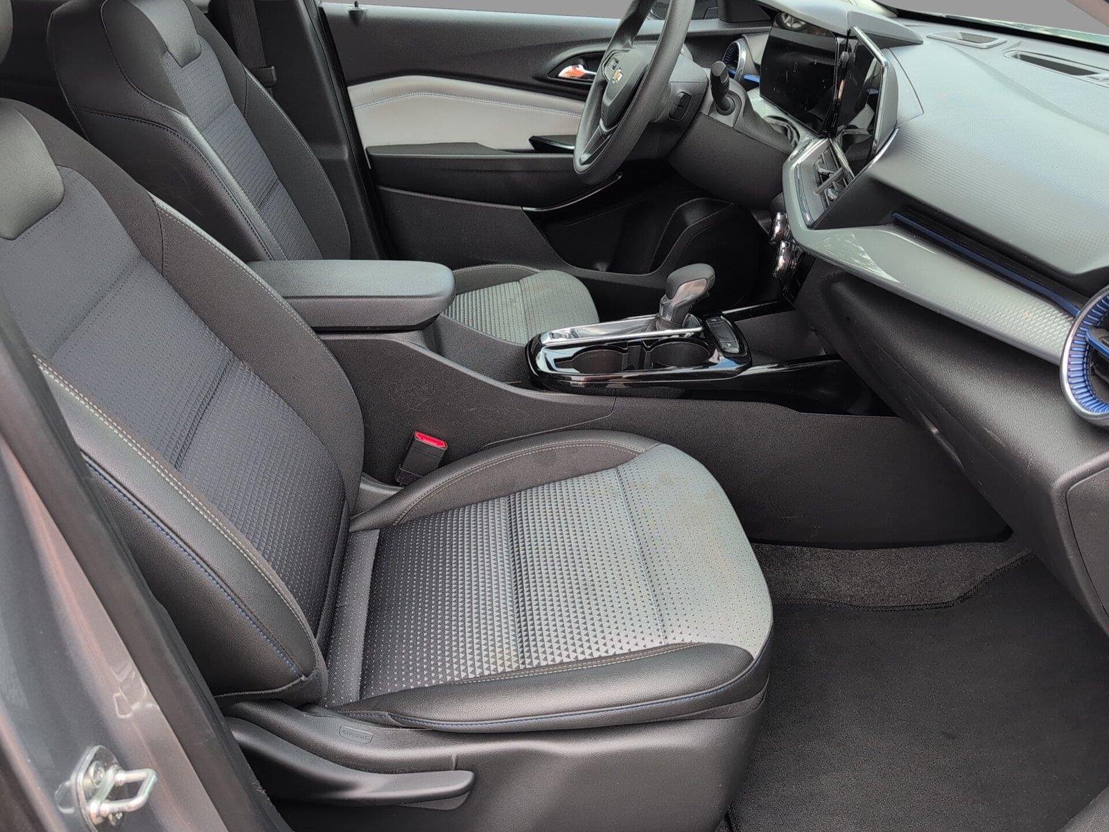 Used 2025 Sterling Gray Metallic Chevrolet LT image 39