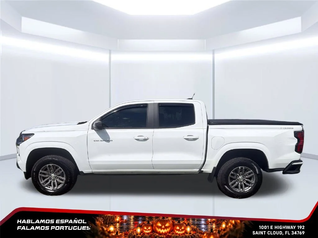 Used 2024 Summit White Chevrolet LT image 2