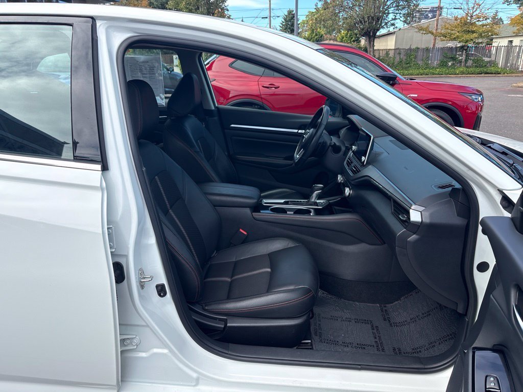 Used 2024 White Nissan 2.5 SR image 24