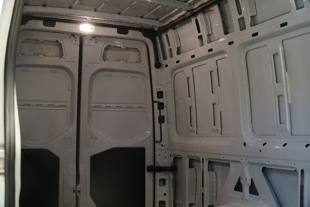 New 2025 Arctic+White Mercedes-Benz Cargo 170 WB image 10