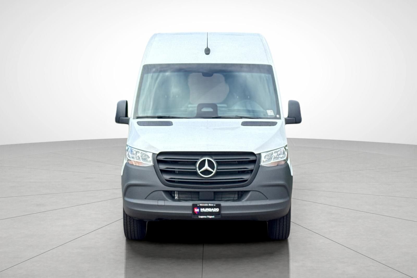 New 2026 Arctic+White Mercedes-Benz Cargo 144 WB image 5