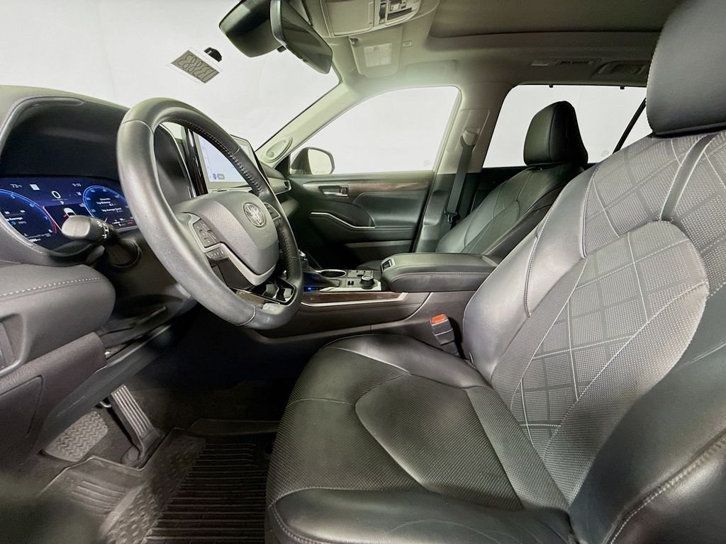 Used 2023 Magnetic Gray Metallic Toyota Platinum image 22