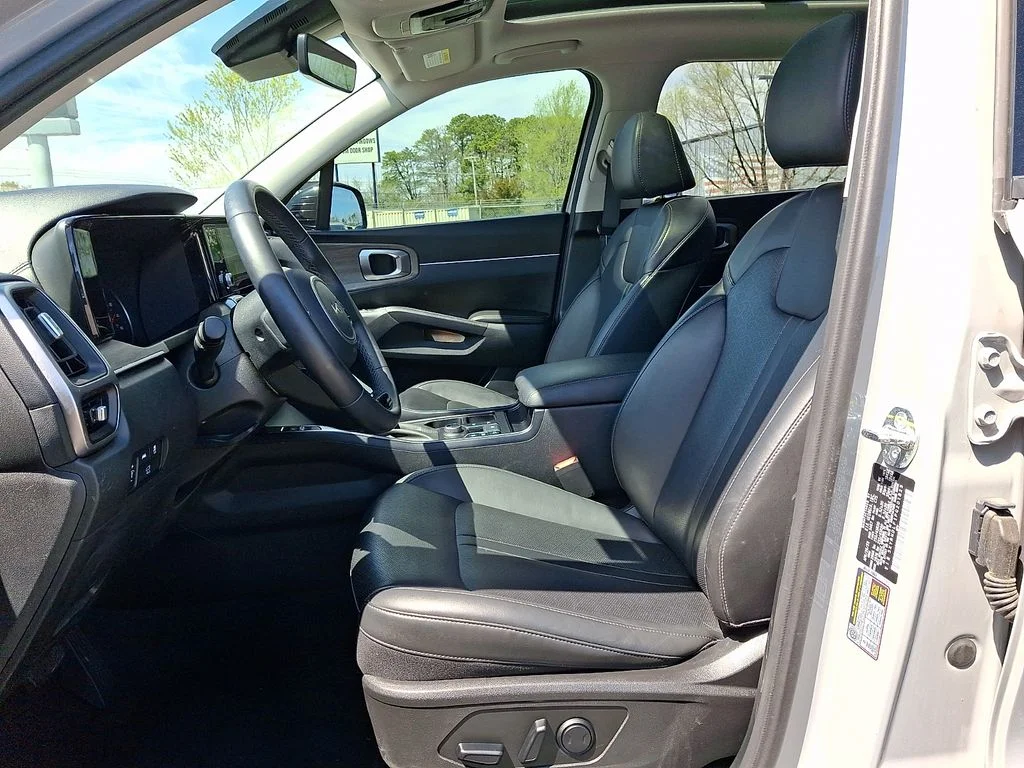 Certified Used 2023 Wolf Gray Kia X-Line EX image 13