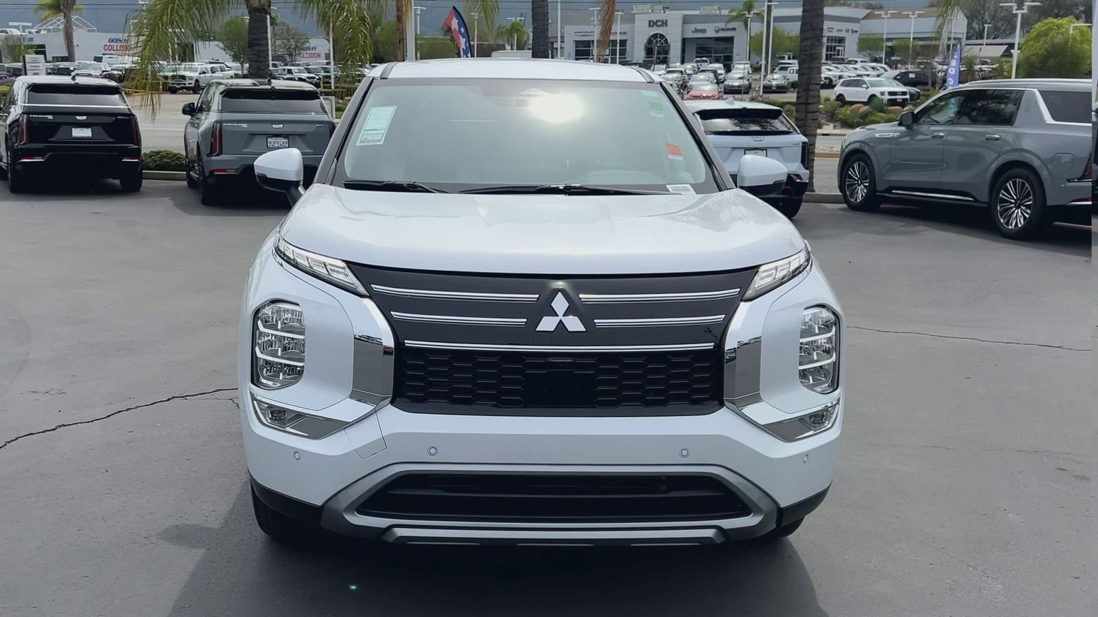 Used 2025 White Mitsubishi SE image 6