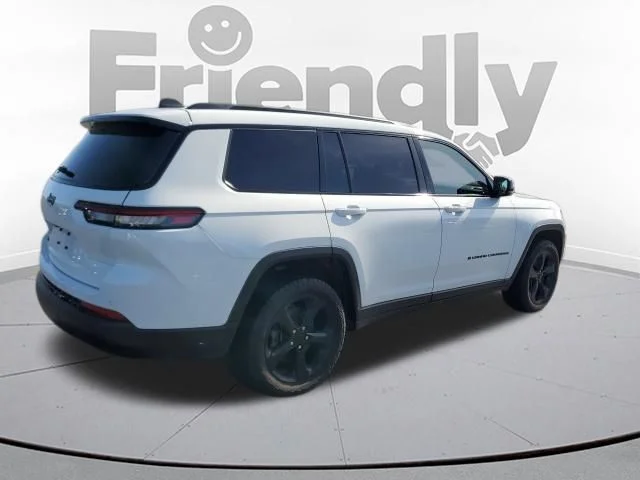 Used 2023 White Jeep Altitude image 5