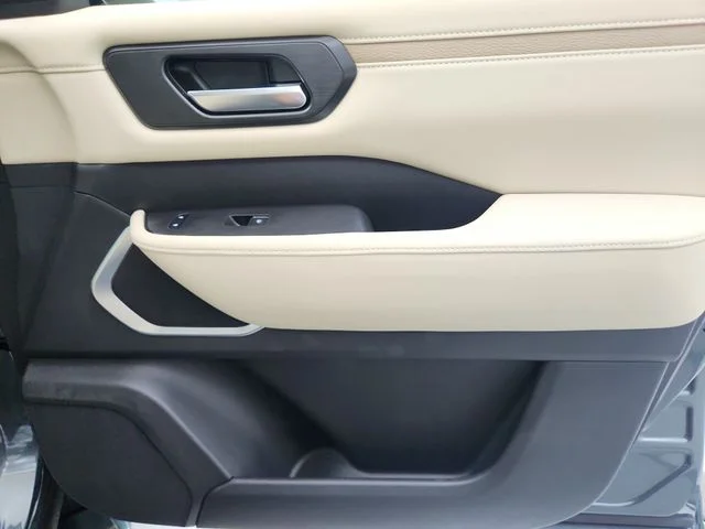New 2026 White Nissan Platinum Reserve image 41