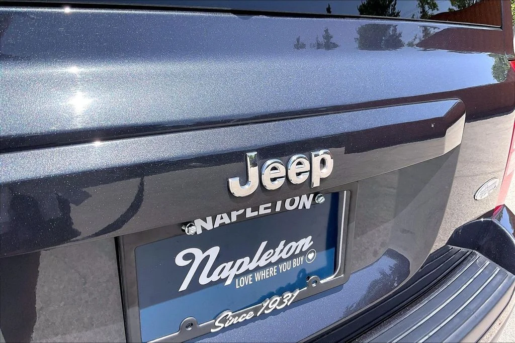 Used 2015 Gray Jeep Latitude image 24
