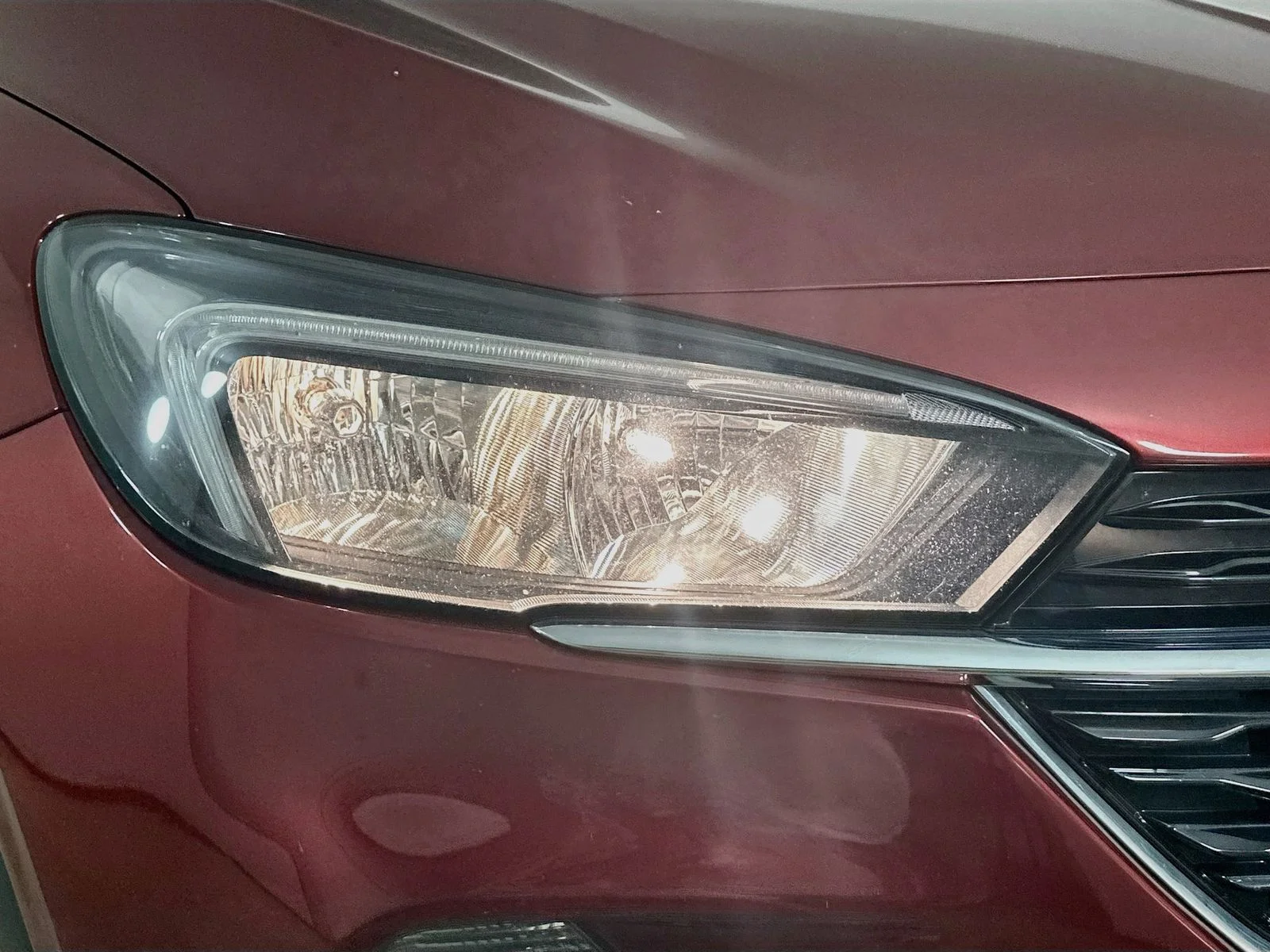 Used 2023 Red Buick  image 9