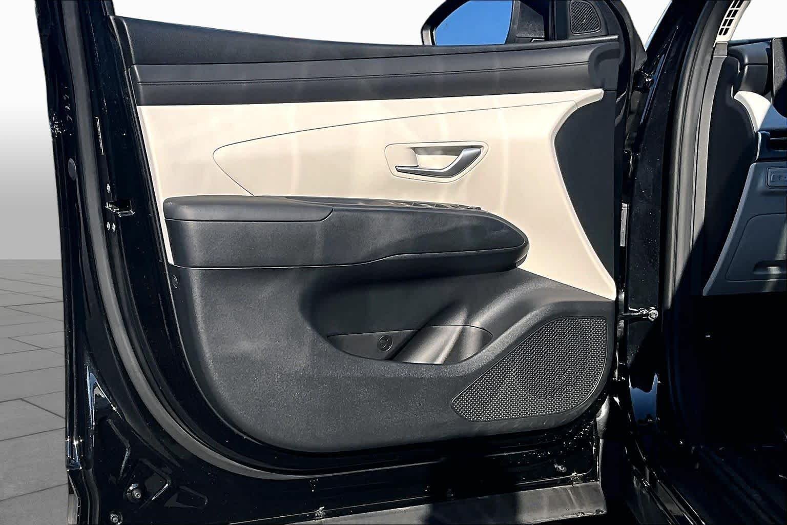 Used 2026 Phantom Black Hyundai SEL image 22