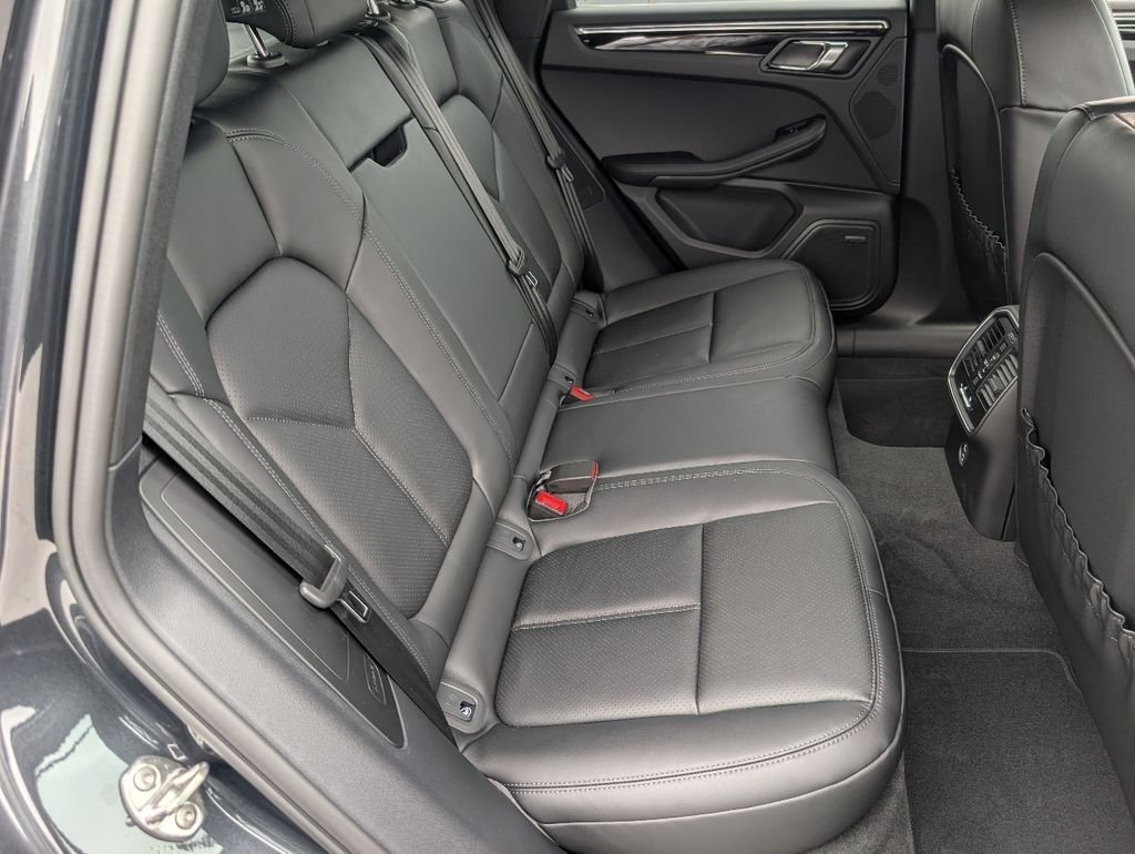 2026 Porsche Macan T - Photo 7
