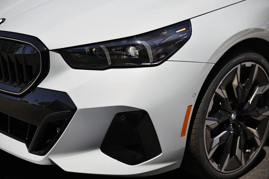 New 2027 Brooklyn Grey Metallic BMW 530i xDrive image 12