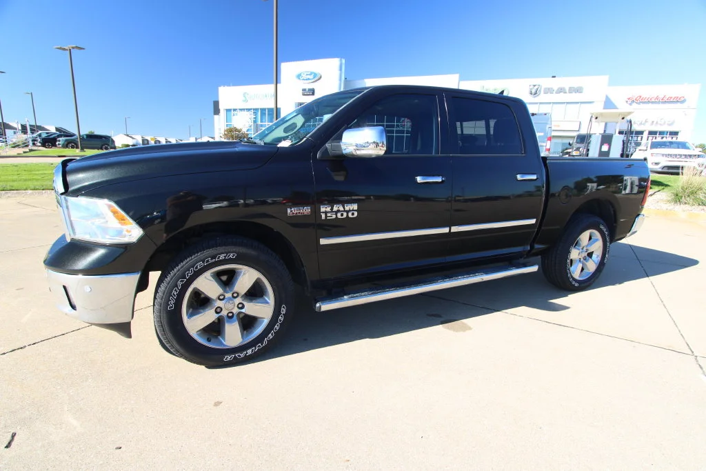 Used 2018 Brilliant Black Crystal Pearlcoat Ram Big Horn image 17