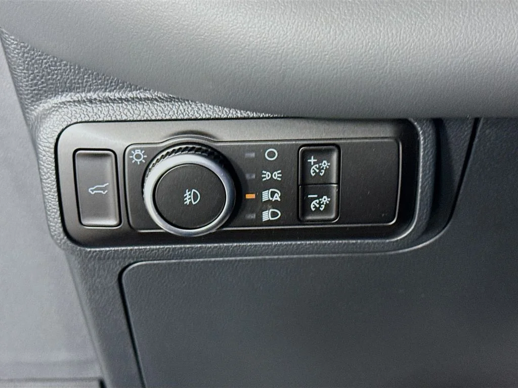 New 2026 Star White Metallic Tri-Coat Ford Active image 10